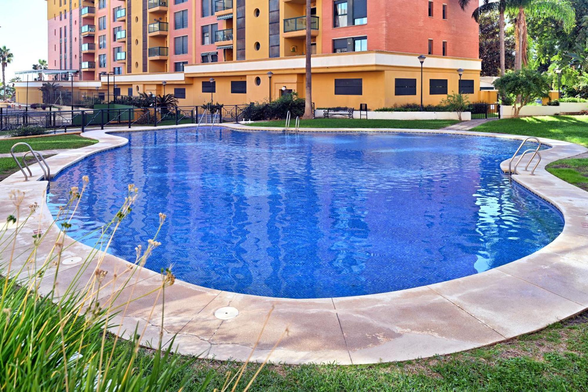 Love Rent4 Malaga Alamar Торремолинос Экстерьер фото